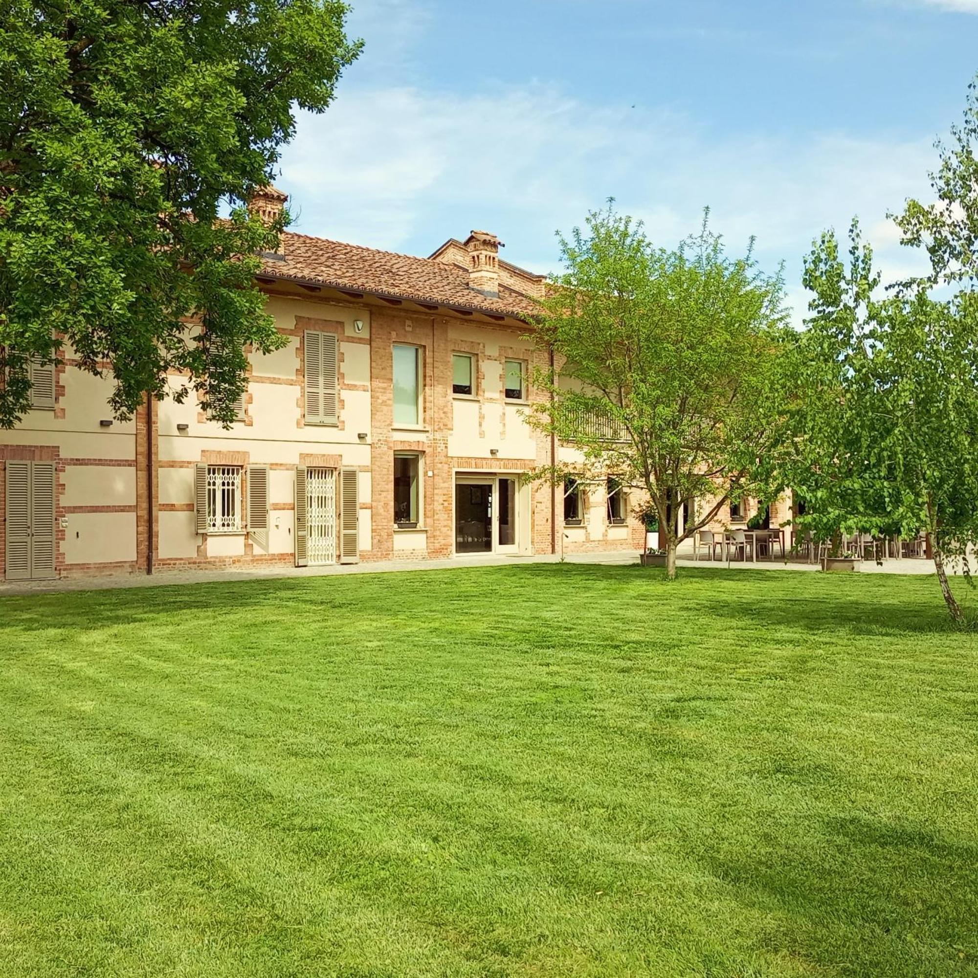 La Cascina Di Carlotta 1846 Agriturismo Alba  Exterior foto